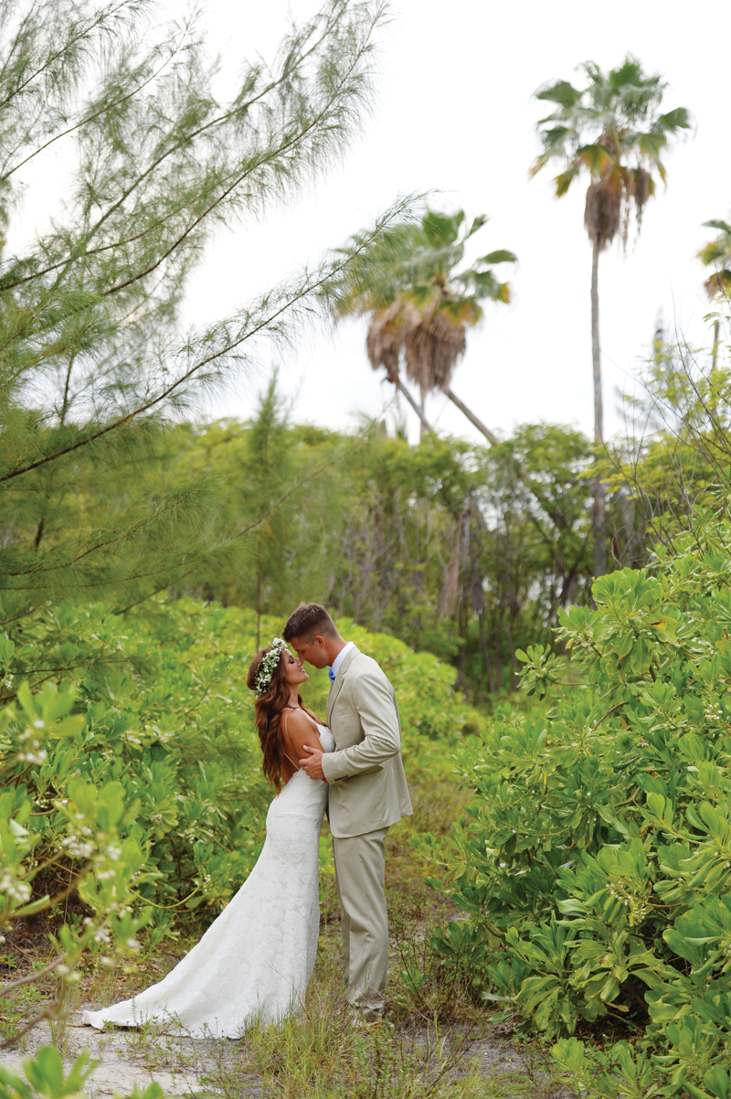 Wedding couple in the forest 